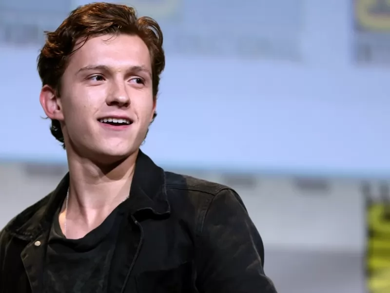 Tom Holland consegna birre a New York, ma nessuno lo riconosce! ‘Andiamo, sono Spider-Man’