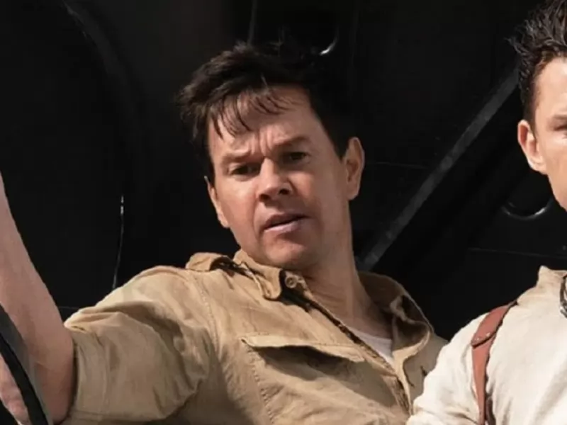 Uncharted, avete mai notato che per circa 20 secondi Mark Wahlberg ingrassa di 10 kg?