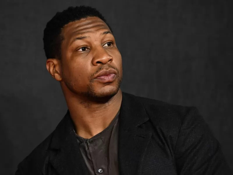 L’ex fidanzata di Jonathan Majors ha ritirato le accuse di violenza