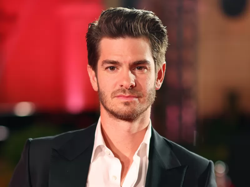 Andrew Garfield ha superato la morte della madre grazie a We Live in Time: ‘Tutto muore’