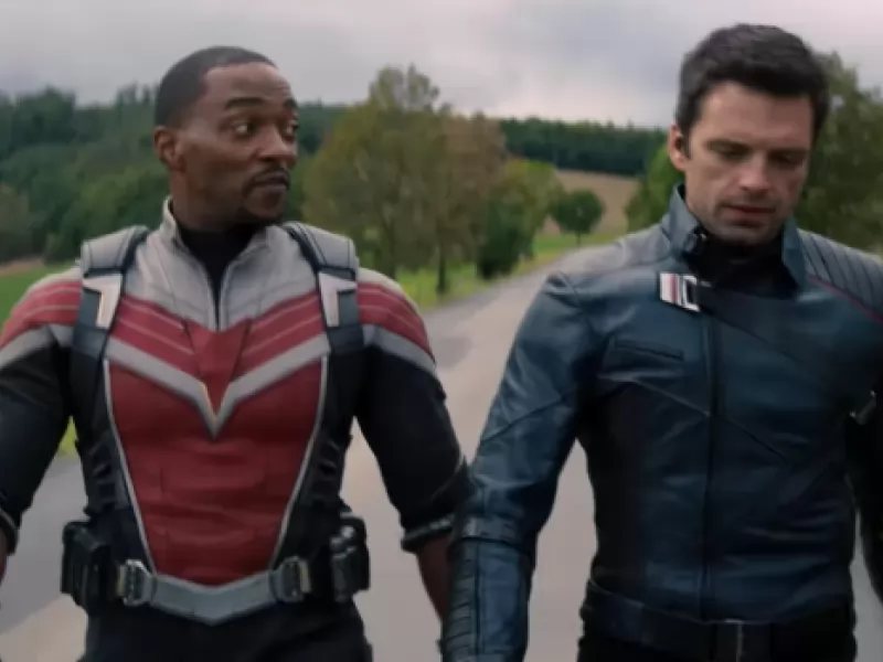 Anthony Mackie e Sebastian Stan rubano la scena ai Golden Globes:il ritorno di Sam e Bucky