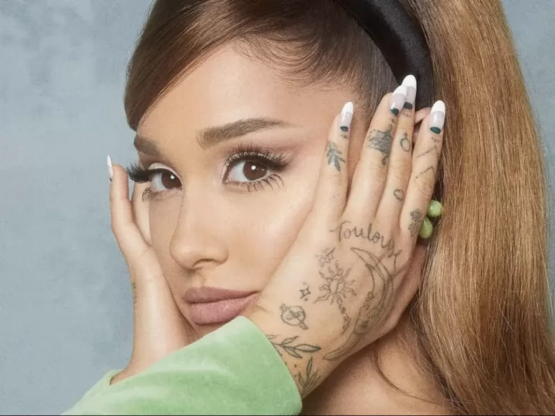 Ariana Grande vuole interpretare Audrey Hepburn in un biopic? L’attrice rompe il silenzio!