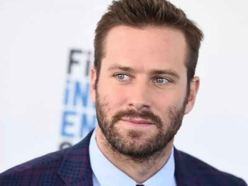 Armie Hammer sarà nel film sul Cavaliere Oscuro! No, non è Batman